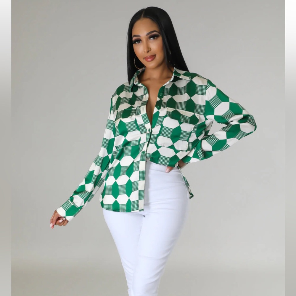 NWT Women's Satin Green Geometric Button-Up Shirt